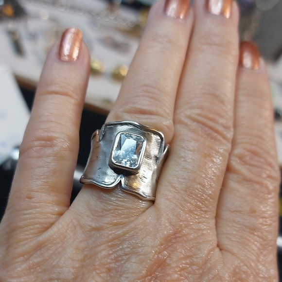 Sterling Silver 925 Hammered Wide Ring Emerald Cut Cz Sz 6 - Picture 1 of 8